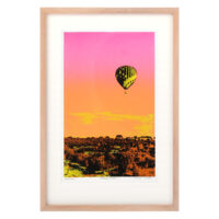 Serigrafía con marco 'Pinarillo y globo', edición limitada a 4 tintas sobre papel Canson Montval 300g, enmarcada en haya con paspartú libre de ácidos.