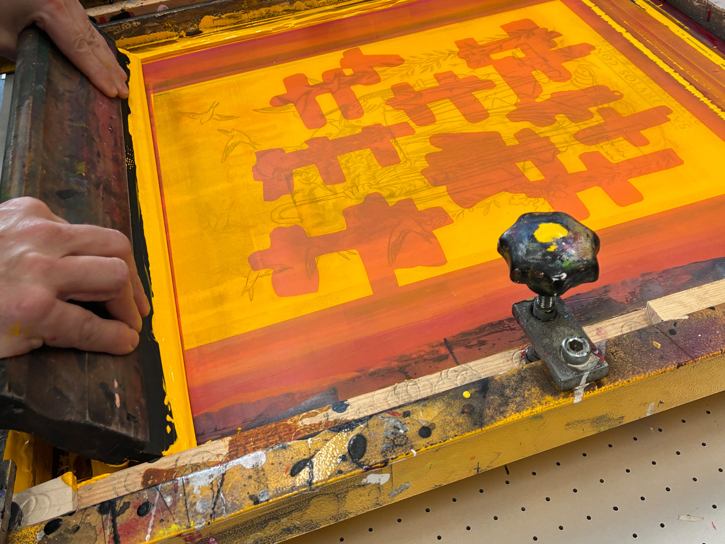 Hand screenprinted silkscreen '25 Years' 2025 by Lucía Huertas, 11-ink edition with gold leaf on Canson Montval 300g, 50x32.5cm