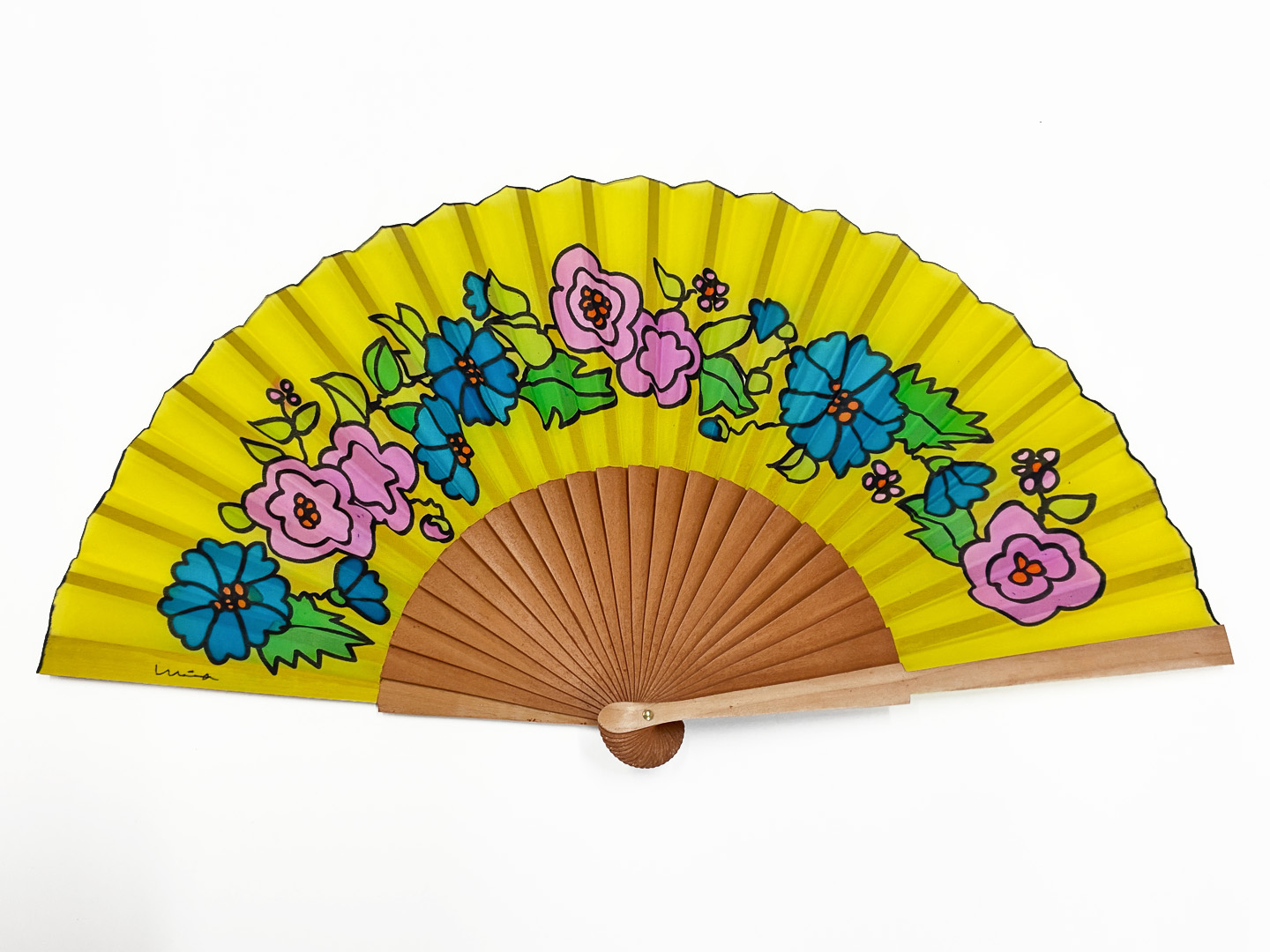 Abanico de flores amarillas de seda y madera de peral único, pintado a mano por Lucía Huertas.